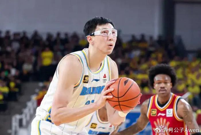 j9-巧合？周琦去年同一时间离开国家队赴美！球迷：全运会能打，国家队就