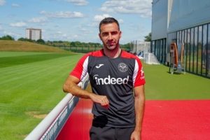 九游体育-官方：阿森纳U21主教练穆罕默德-阿里加盟布伦特福德，担任助教