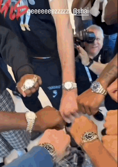 😍真够壕！亚历山大为雷霆队友们一人送上一块劳力士手表