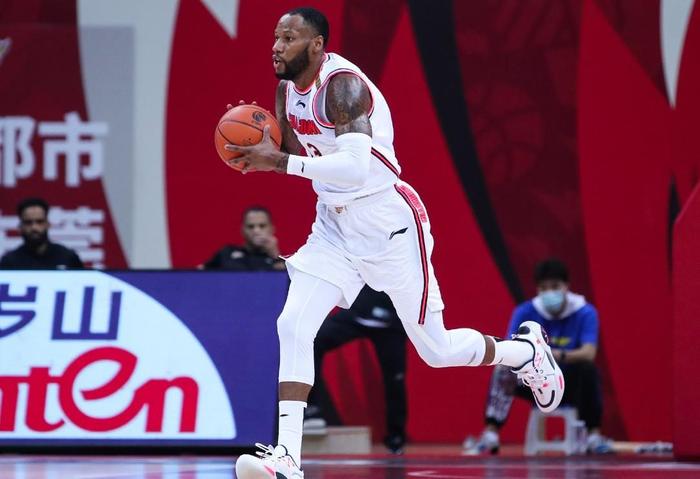 jiuyou-拒绝退役！广东三冠功勋外援渴望重返CBA，上赛季曾狂砍36+11+11