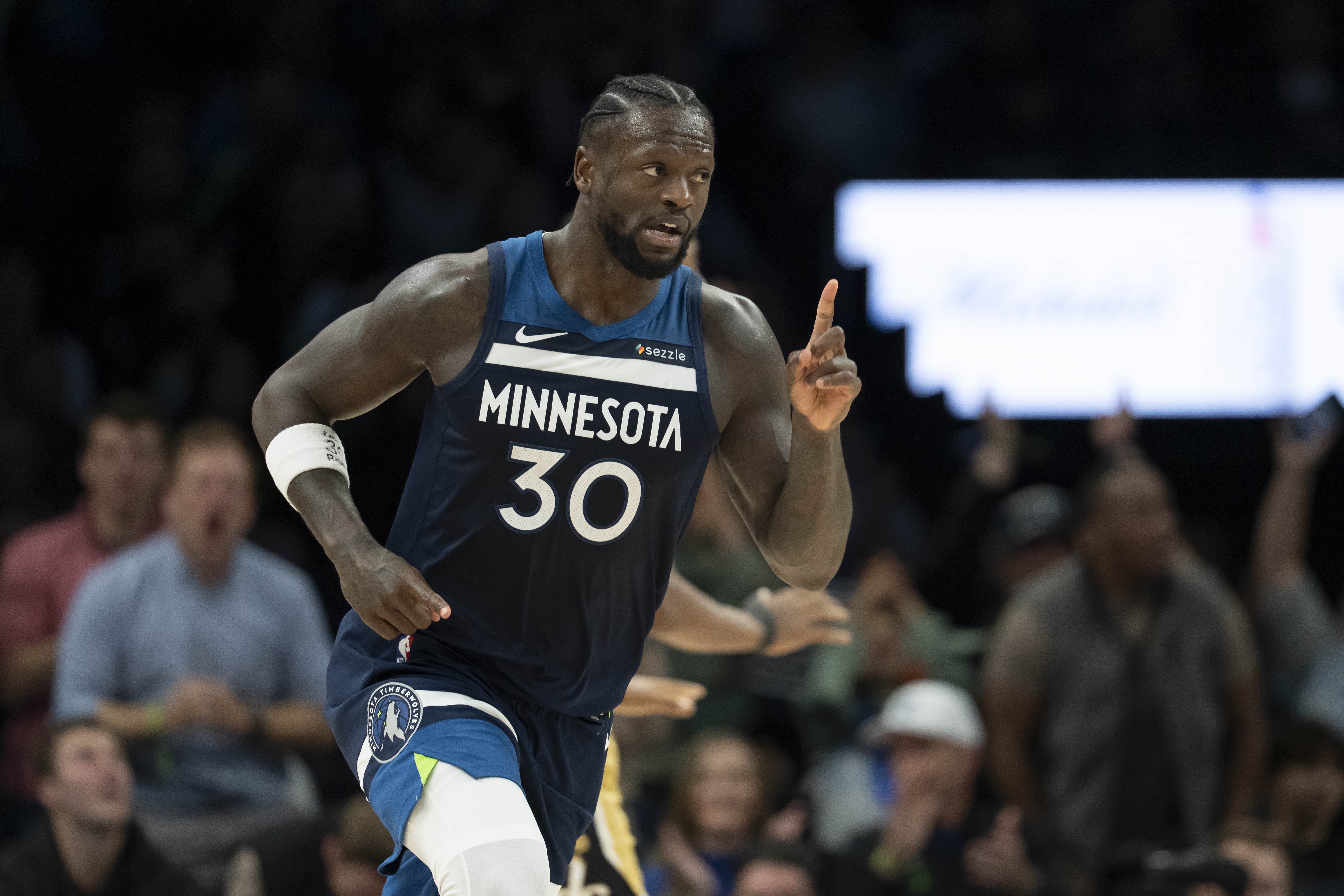 jiuyou-扛着球队前进！兰德尔第三节8中6高效砍下17分1板1助